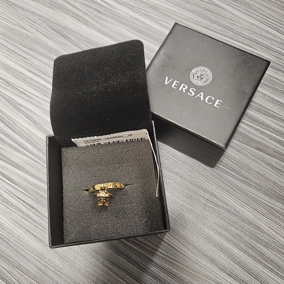 NIB Versace Gold Eternity Keyring Design with Medusa Charm - US Size 6 | Euro 11 - Picture 4 of 8